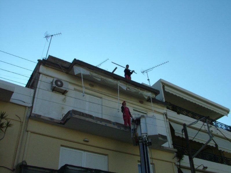 Επισκευές οπλισμού, μονώσεις τοίχων, χρωματισμός.