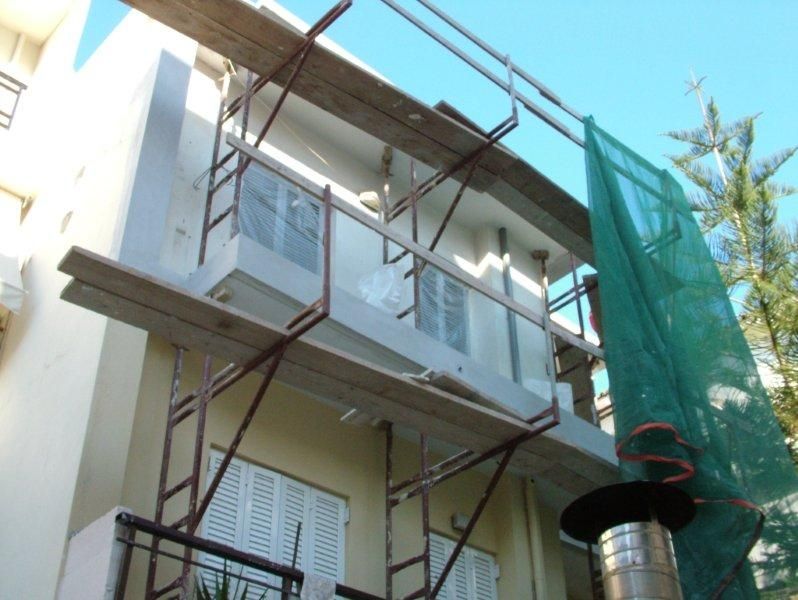 Επισκευές οπλισμού, μονώσεις τοίχων, χρωματισμός.