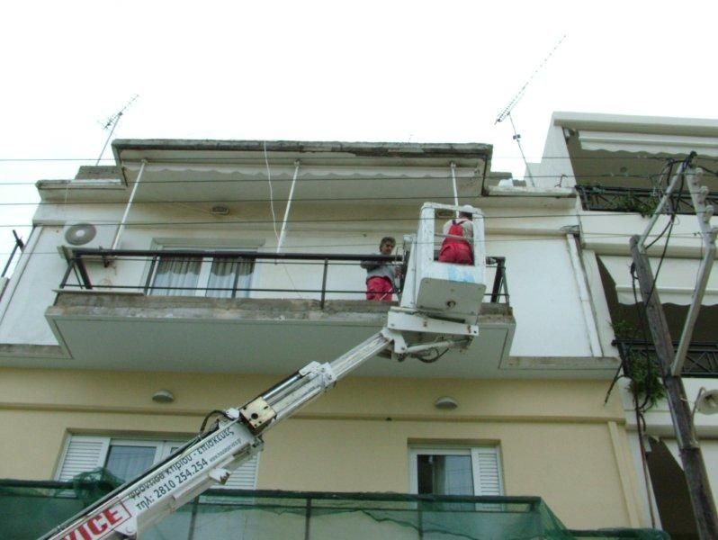 Επισκευές οπλισμού, μονώσεις τοίχων, χρωματισμός.