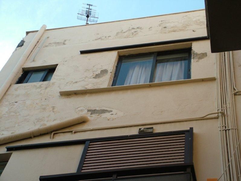 Επισκευές οπλισμού, μονώσεις τοίχων, χρωματισμός.