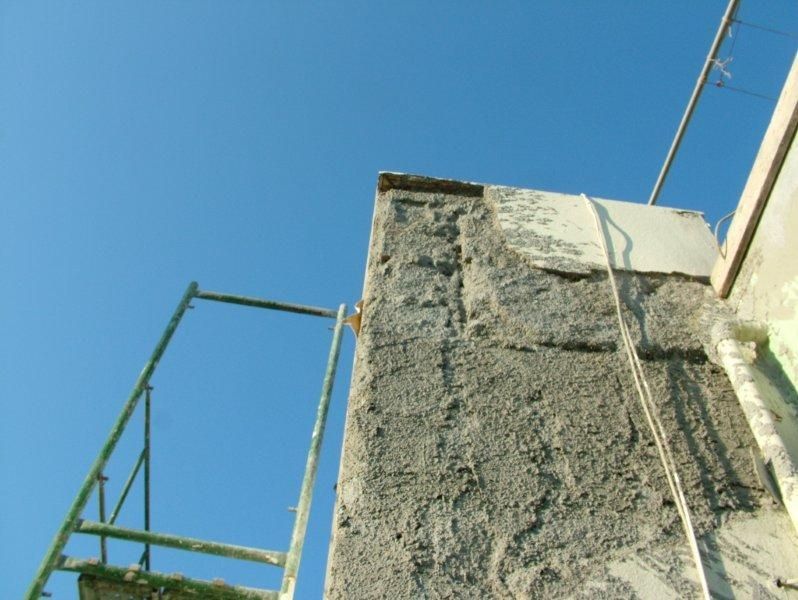 Επισκευές οπλισμού, μονώσεις τοίχων, χρωματισμός υγρομόνωση ταράτσας.