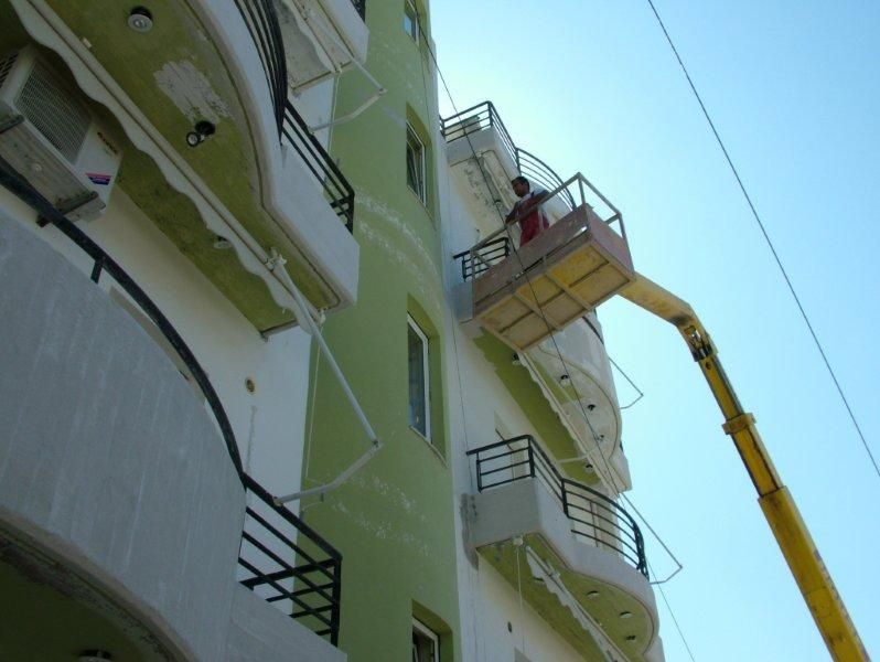 Επισκευές οπλισμού, μονώσεις τοίχων, χρωματισμός.