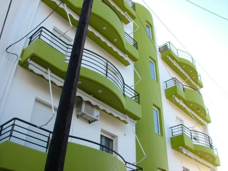 Επισκευές οπλισμού, μονώσεις τοίχων, χρωματισμός.