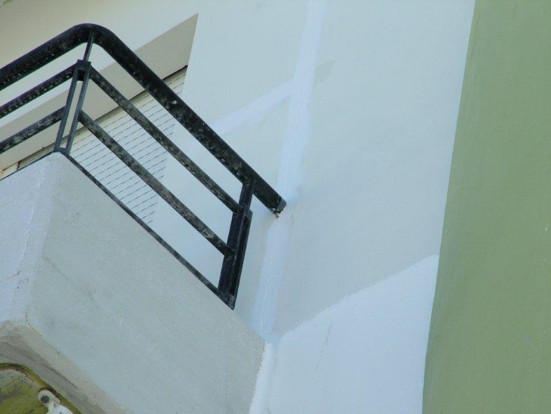 Επισκευές οπλισμού, μονώσεις τοίχων, χρωματισμός.