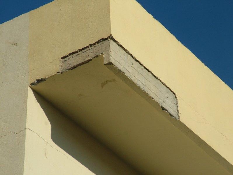 Επισκευές οπλισμού, μονώσεις τοίχων, χρωματισμός.