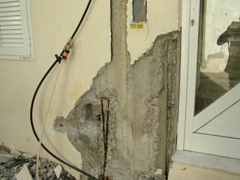 Επισκευές οπλισμού, μονώσεις τοίχων, χρωματισμός.