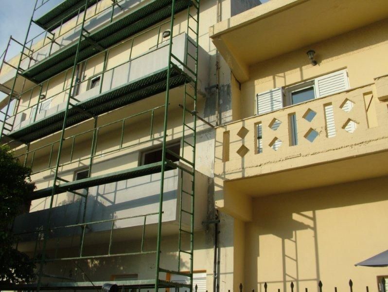 Επισκευές οπλισμού, μονώσεις τοίχων, χρωματισμός.