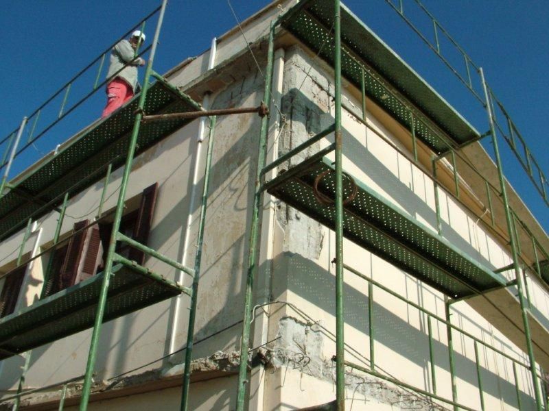 Ανακαίνιση επισκευές γενική ανακατασκευή κτιρίου εσωτερικά και εξωτερικά.