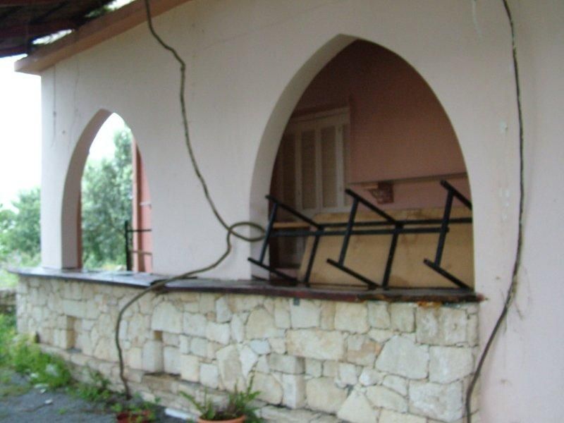 Ανακαίνιση επισκευές γενική ανακατασκευή κτιρίου εσωτερικά και εξωτερικά.
