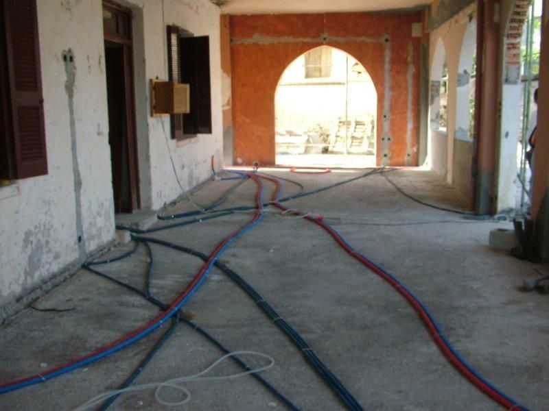 Ανακαίνιση επισκευές γενική ανακατασκευή κτιρίου εσωτερικά και εξωτερικά.