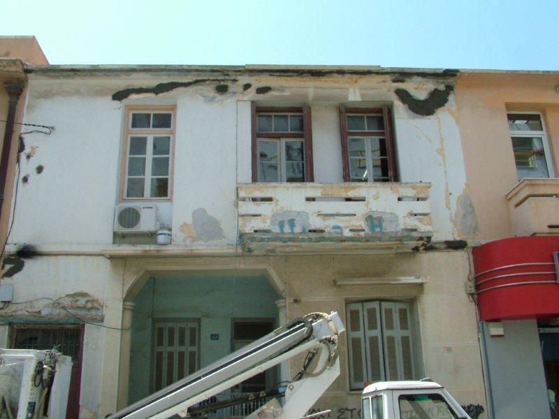 Επισκευές οπλισμού, πρόσοψης, χρωματισμός.