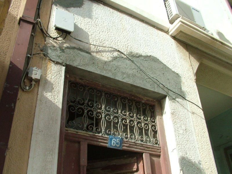 Επισκευές οπλισμού, πρόσοψης, χρωματισμός.