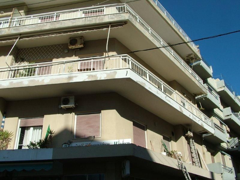 Επισκευές δυο μπαλκονιών στην πρόσοψη.