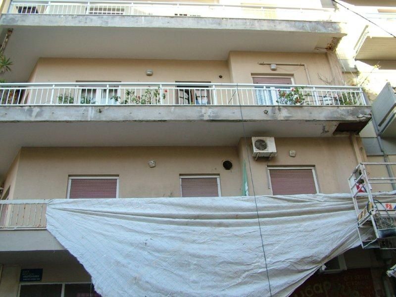 Επισκευές δυο μπαλκονιών στην πρόσοψη.