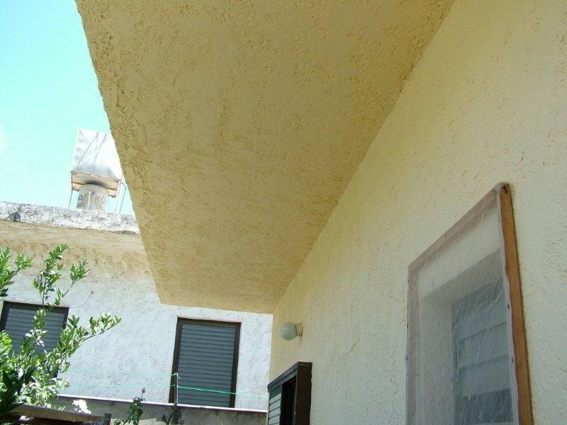 Επισκευές οπλισμού, μονώσεις τοίχων, χρωματισμός.