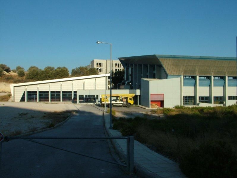Επισκευές  περιμετρικά και στέγης.