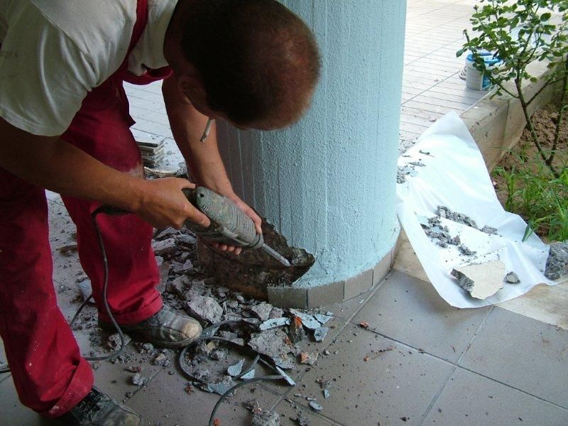 Επισκευές οπλισμού, μονώσεις τοίχων, χρωματισμός υγρομόνωση ταράτσας.